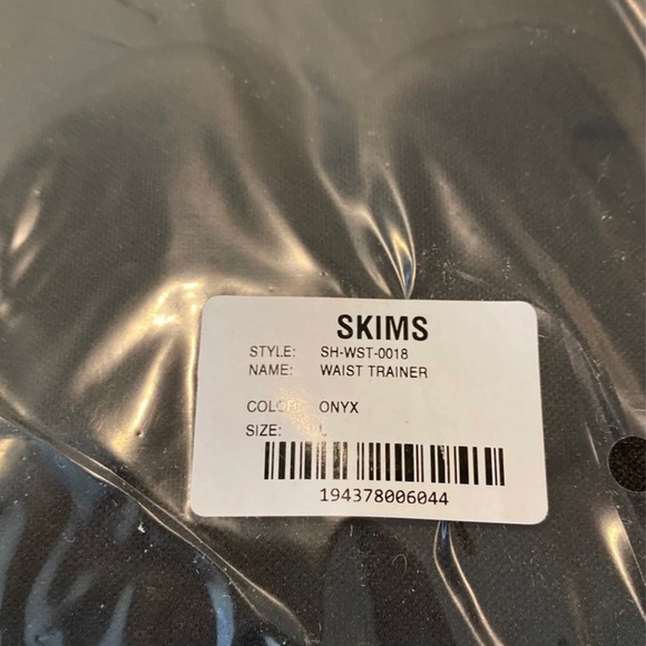 Brand New Skims Large Waist Trainer in Onyx - Picture 4 of 6